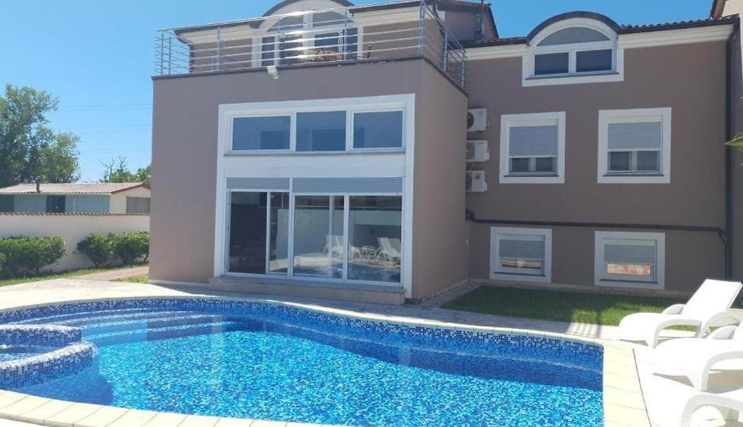 Villa Filip - Private Pool & Gym Pula Buitenkant foto